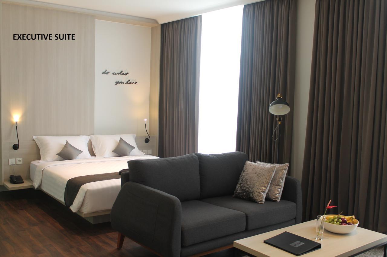 Delua Hotel Джакарта Экстерьер фото